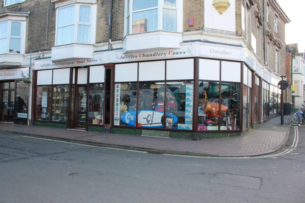Stunning- The Nautilus Bungalow Cowes Iow Exterior photo