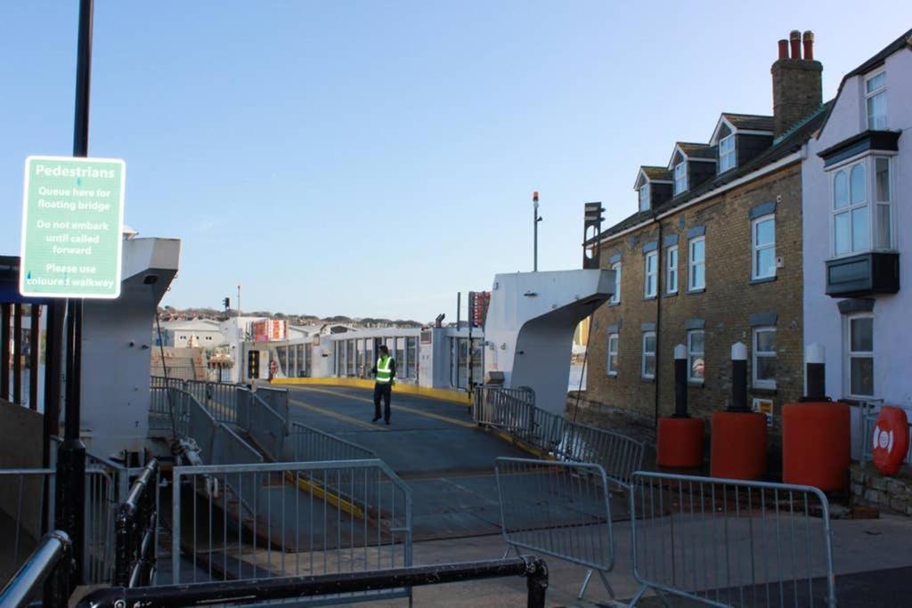 Stunning- The Nautilus Bungalow Cowes Iow Exterior photo