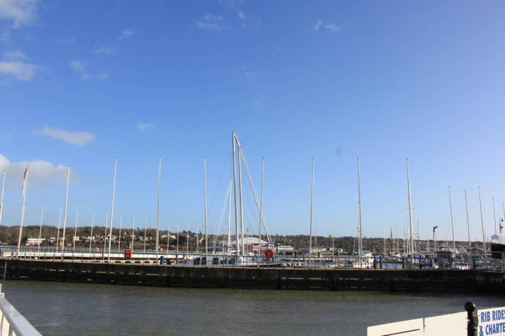 Stunning- The Nautilus Bungalow Cowes Iow Exterior photo
